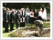 (18/28): Sadzenie d�bu Jana Paw�a II - 2006r.